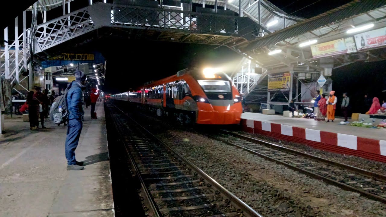 Dangerous 100KMPH Trains Of Eastern Railways 😱 . 