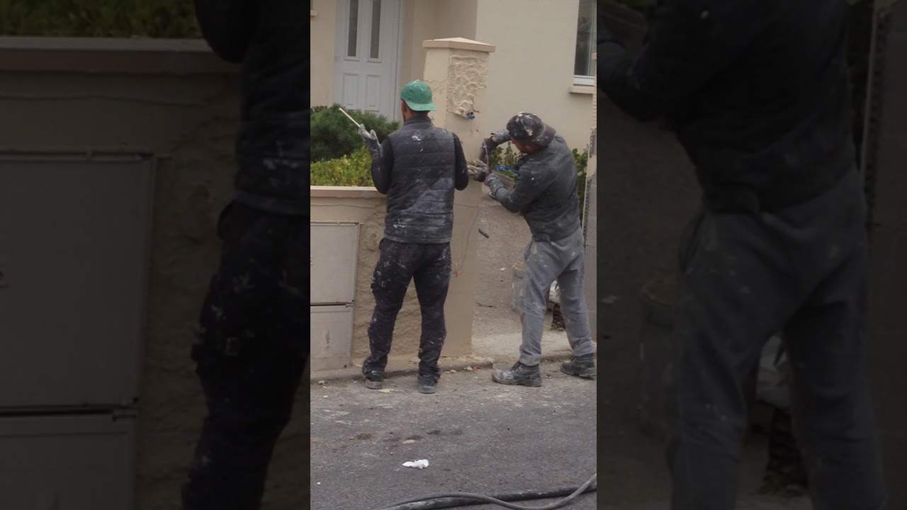 Ravalement de façade projeté , à la machine