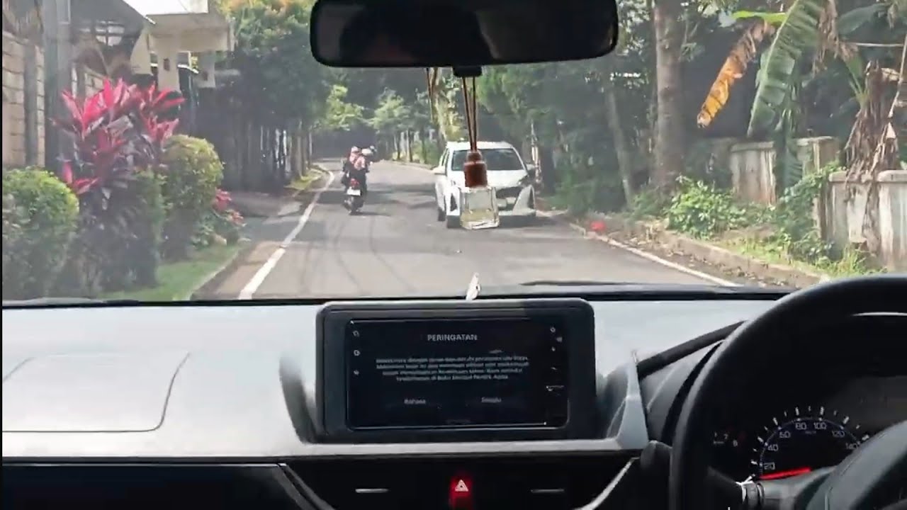 Video ke 2, Anak belum bisa bawa mobil manual terjun ke jalan raya dan gang sempit