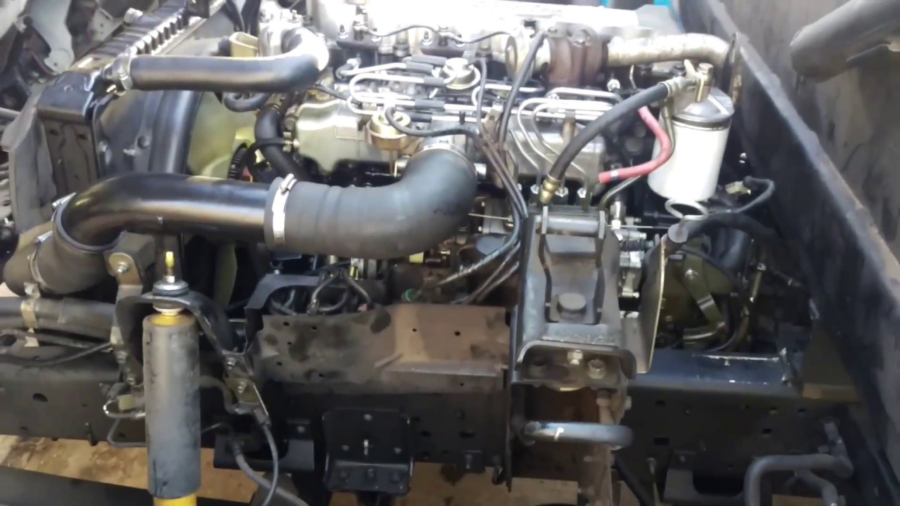 2003 Isuzu NPR 4HE1 revisión de la bomba de inyección a tiempo (Parte 2)