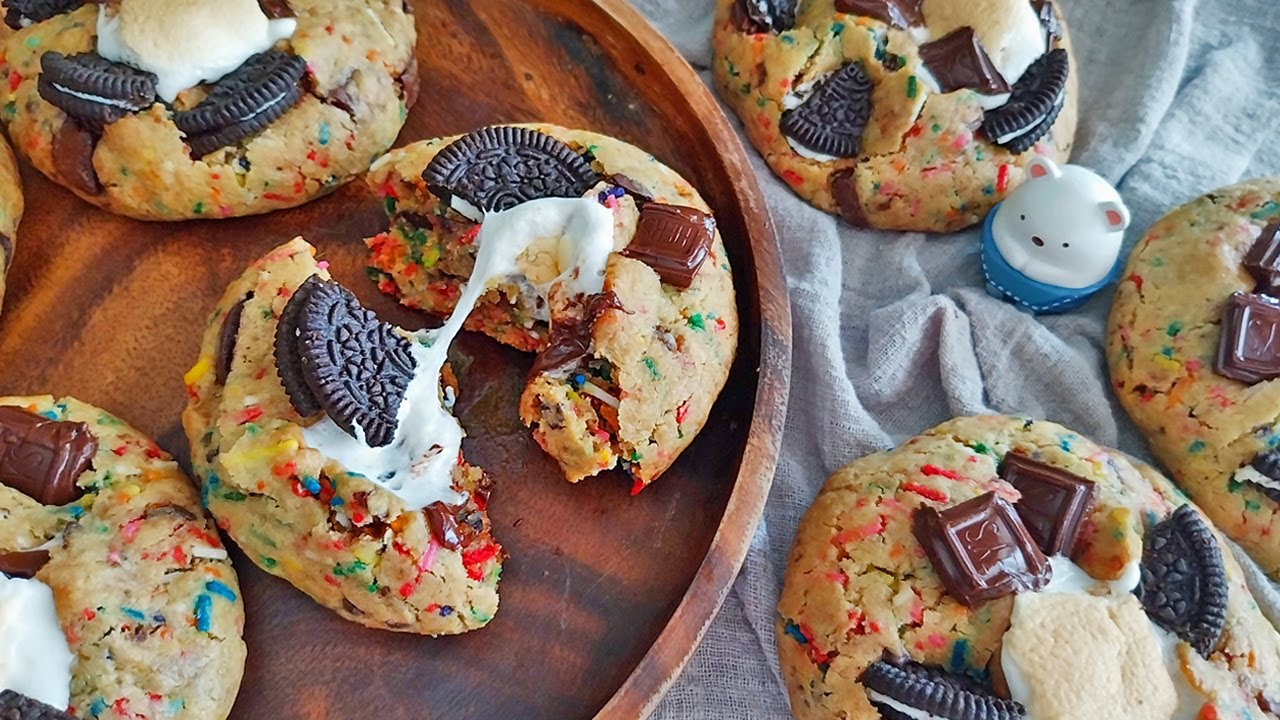EASY CHOCOLATE CHIP BIRTHDAY COOKIES!!! Soft & Chewy Bakery Style Cookies 🎂🍪