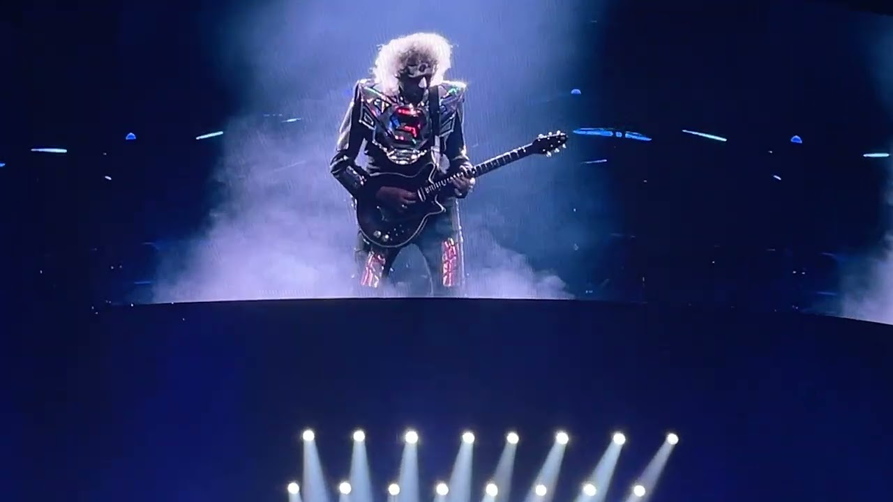 Bohemian Rhapsody - Queen + Adam Lambert LIVE @Unipol Arena - 11/07/2022