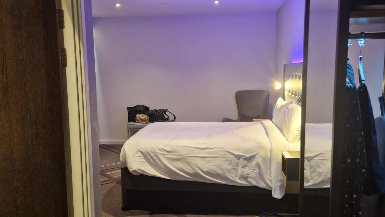 Premier Inn Canning Town, Premier Plus Room