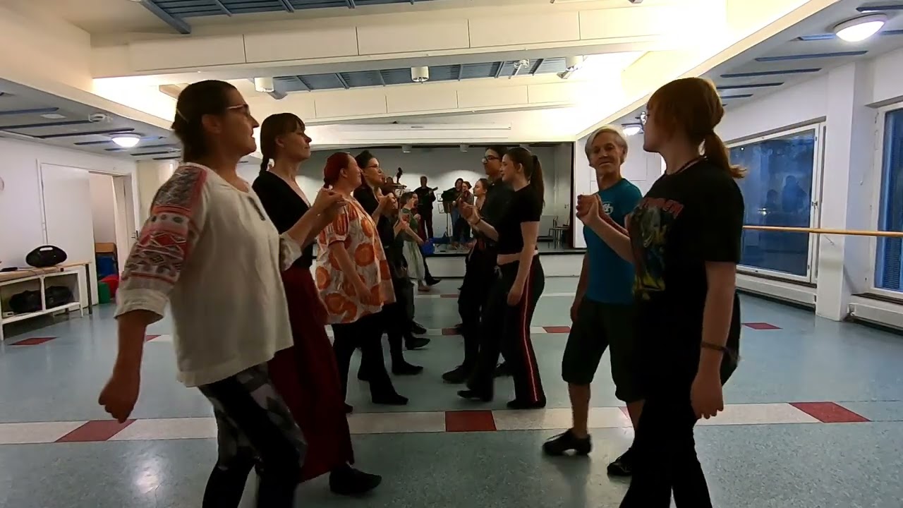 Sahakatrilli / Tanhuvakka / Karjalan Nuoret