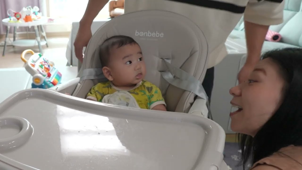 「生後179日」 離乳食を食べさせる時は楽しく！ | Sony ZV-E1