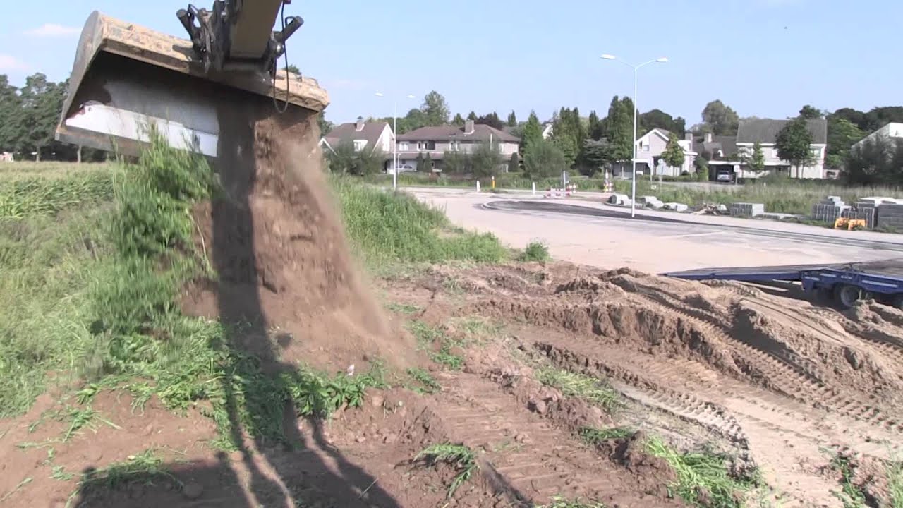 Jennissen aan het werk met een CAT 323E rupskraan