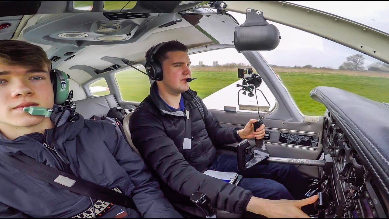 PA28 - Manchester Barton Grass Take-Off to Blackpool | Flight Vlog
