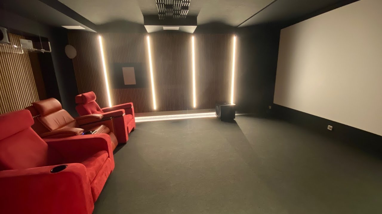 ORAY seating in the DELAUDIO showroom