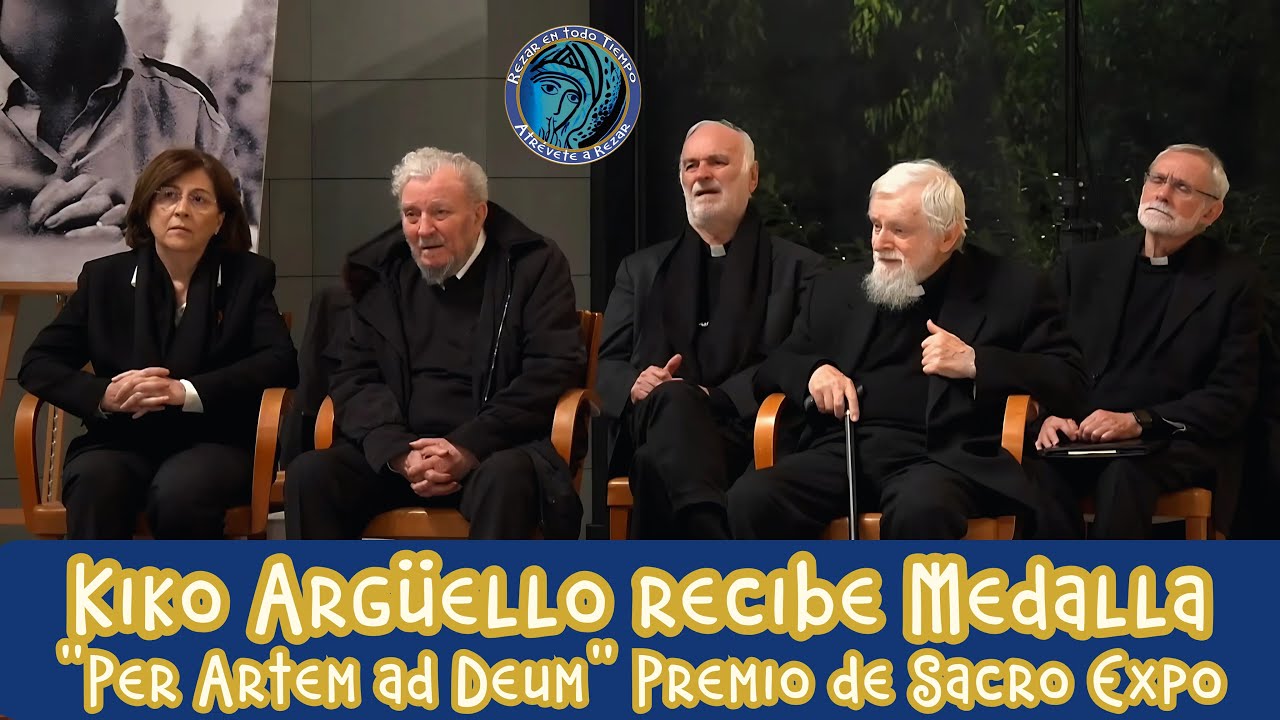 Kiko Argüello recibe  medalla 