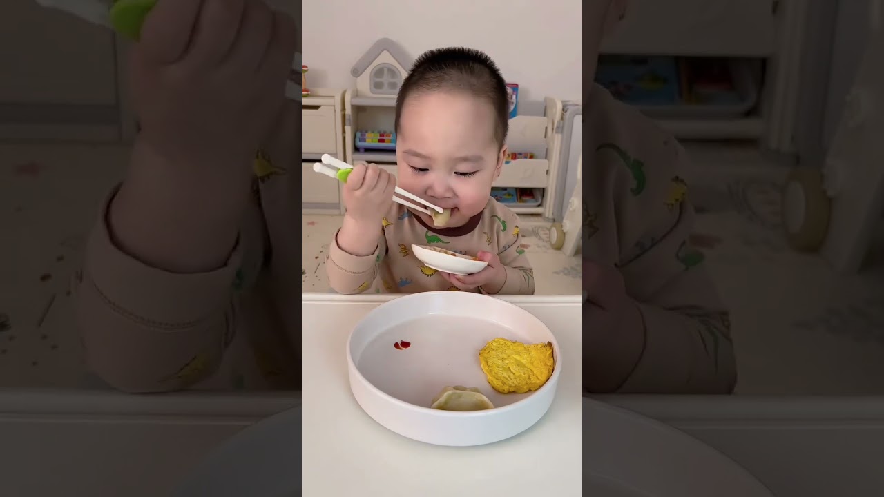 小小少年，很少烦恼？饺子皮给你制造一个：皮厚得像堵墙，嚼不断理还乱🫨 #寶寶吃飯#小吃貨的日常