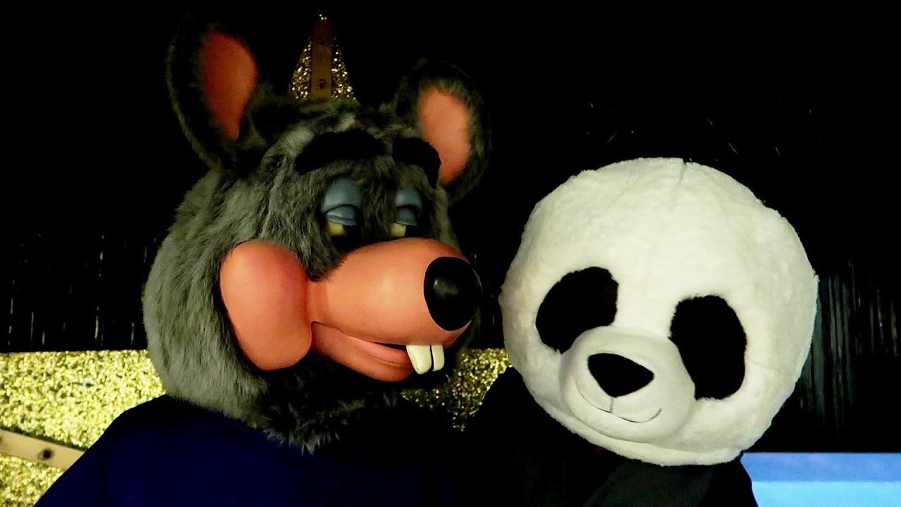 Chuck E Cheese 🐭 Crazy Panda 🐼😜 wants to be a Animatronic 🤖