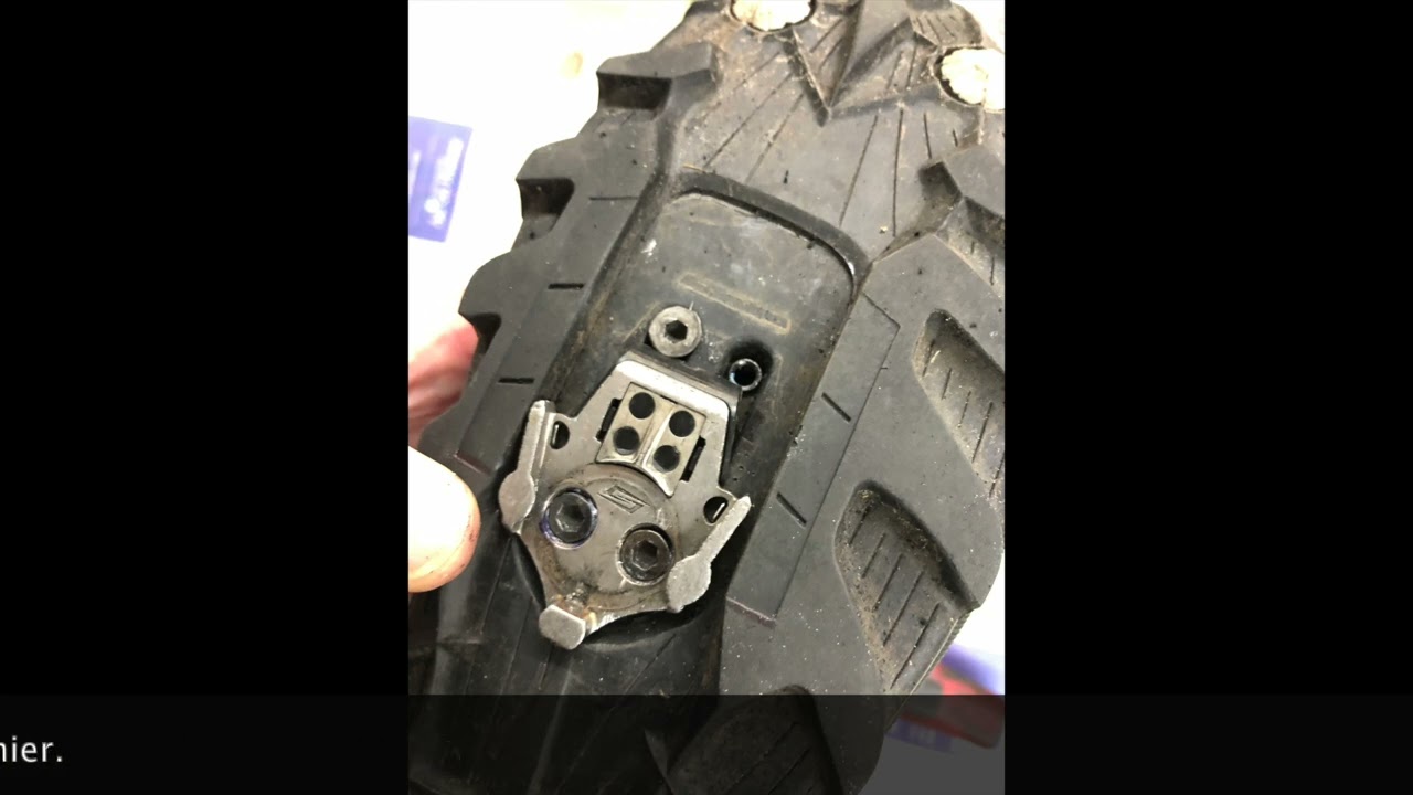 Mid-voet plaatsing van schoenplaatjes bij MTB schoenen.