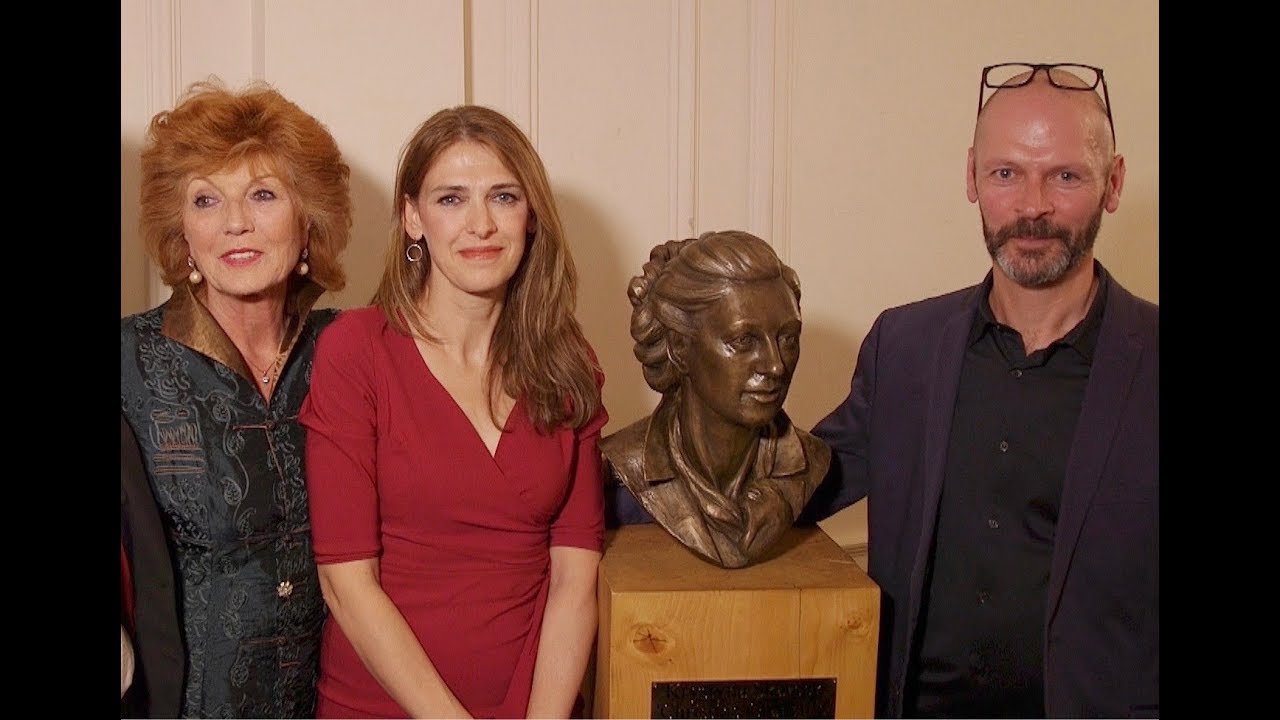 Bronze bust of Krystyna Skarbek unveiled at Ognisko