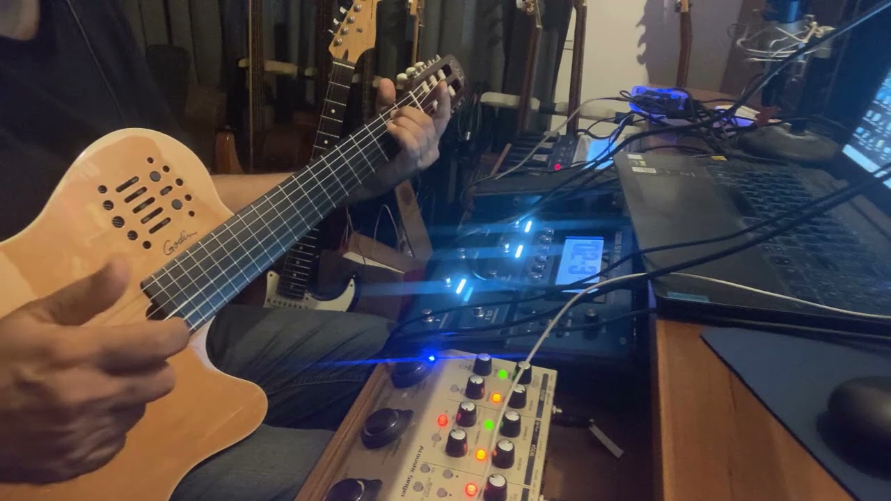 Godin Grand Concert with an SY 1000