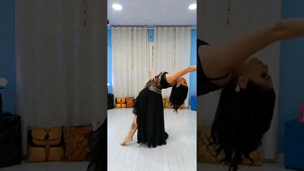 Amanda Murad Dança do Ventre Performance com Punhal