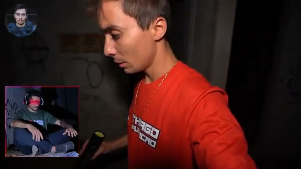 Um espírito está observando o Enrique no escuro 