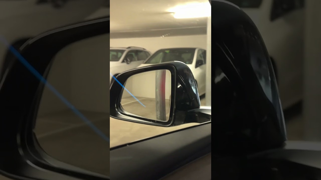 Tesla Autopark in einer engen Parkl&uuml;cke