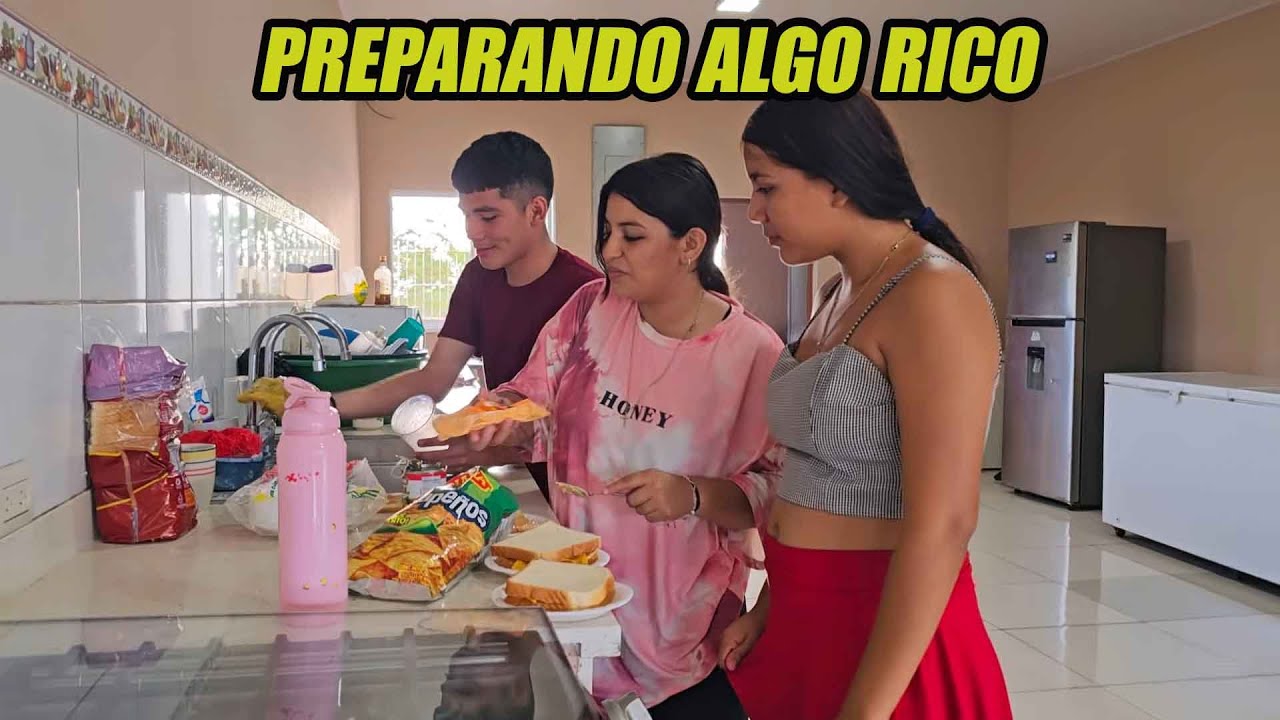 Preparando un rico sándwich😋.