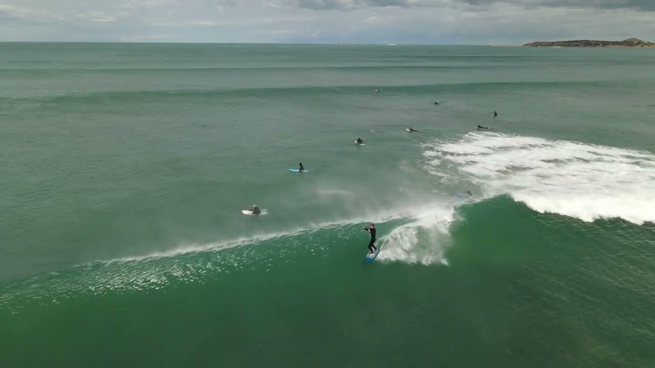 SURFING DUMP BEACH VICTOR HARBOR SOUTH AUSTRALIA