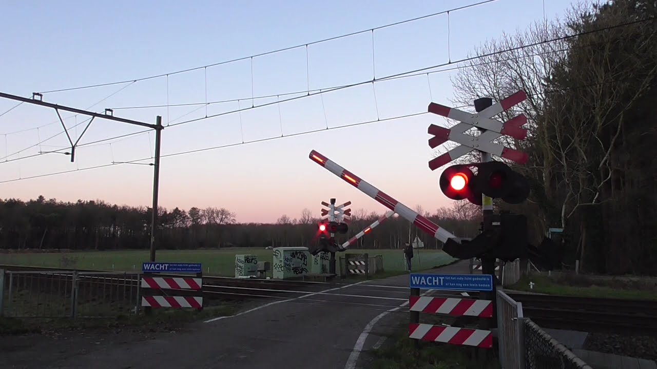 Spoorwegovergang Nispen/ Passage a Niveau/ Railroad-/ Level Crossing/ Bahnübergang