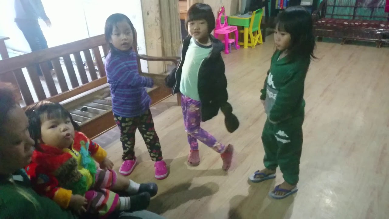 Kimberly, Elina and Asanath sing a song for Norah Lava