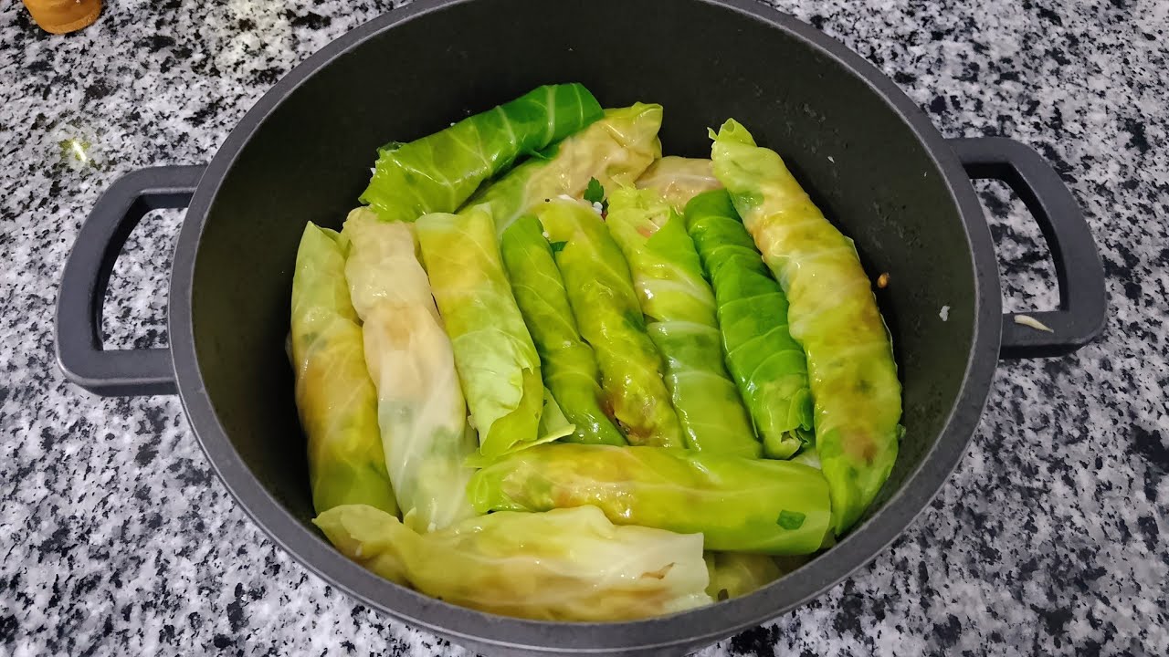 يا البنات تعالوا شوفوا مغامرتي الأولى مع محشي الكرنب.. هل طلع زي بتاع المحترفين؟ 🥘 #محشي_كرنب