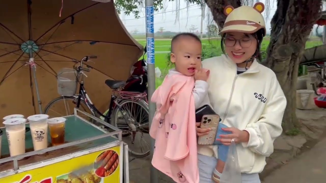 Coca Lần Đầu Được Cô Lan Dẫn Đi Chợ 