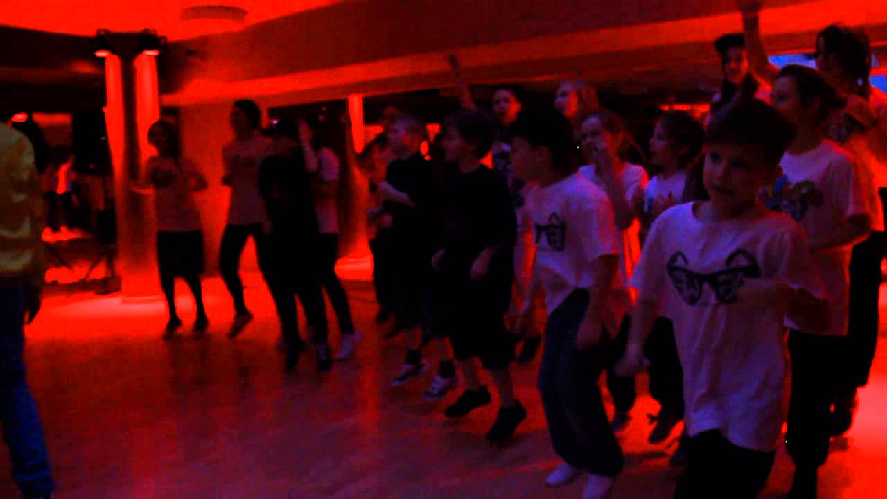 Bermudu divstūris Lēkā! Jūrmala dance center - Nāc un dejot sāc!