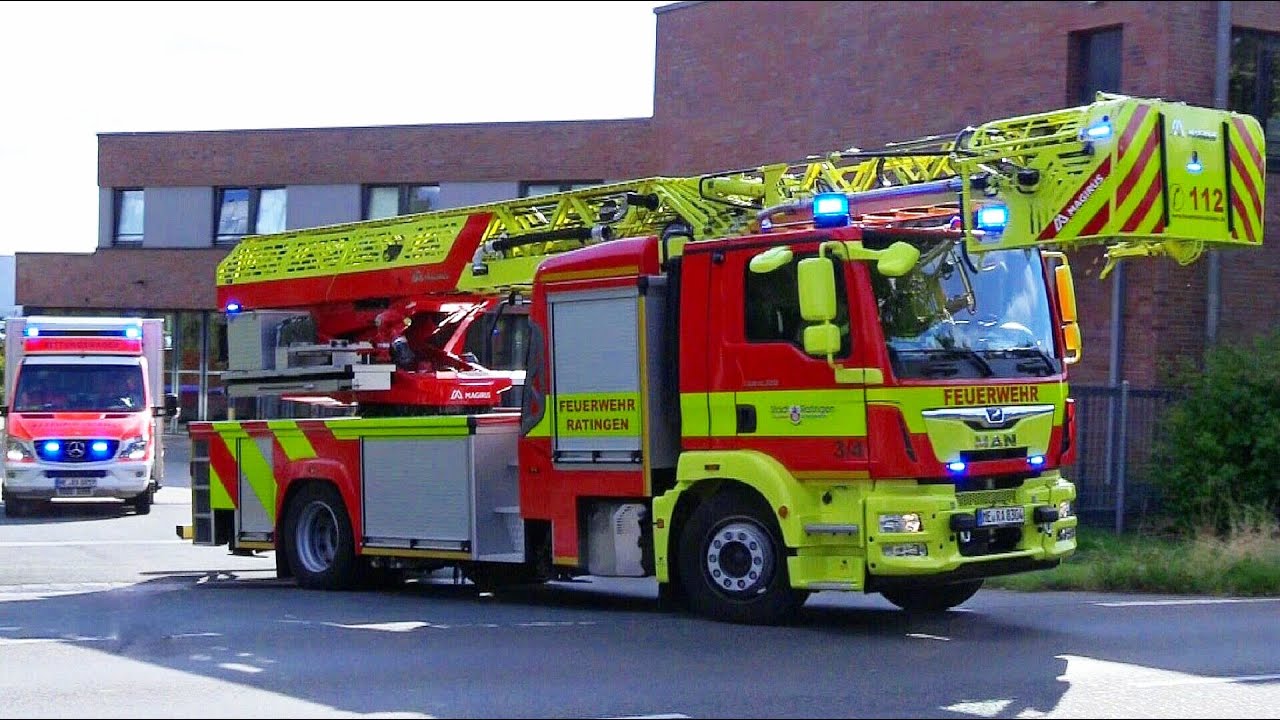 Alarmdurchsage - L&ouml;schzug der Berufsfeuerwehr Ratingen auf Alarmfahrt