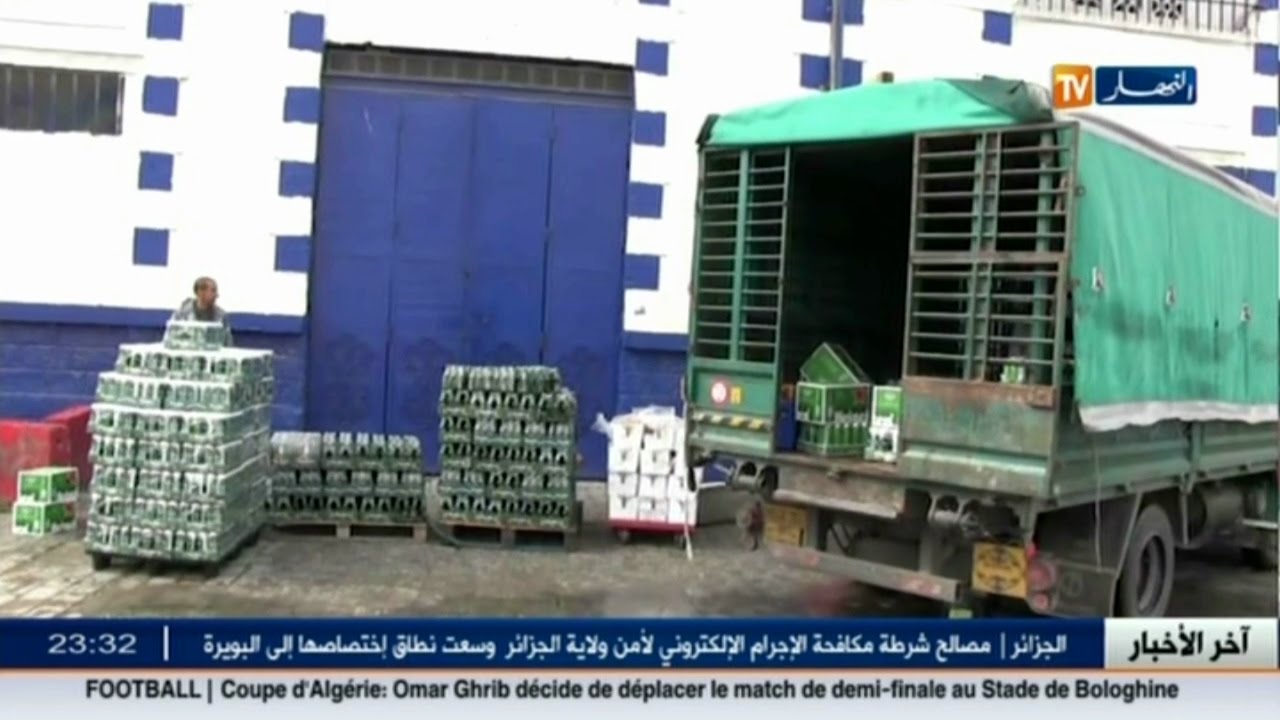 الجمارك تحجز كمية معتبرة من قارورات الخمر.. شاهد التفاصيل