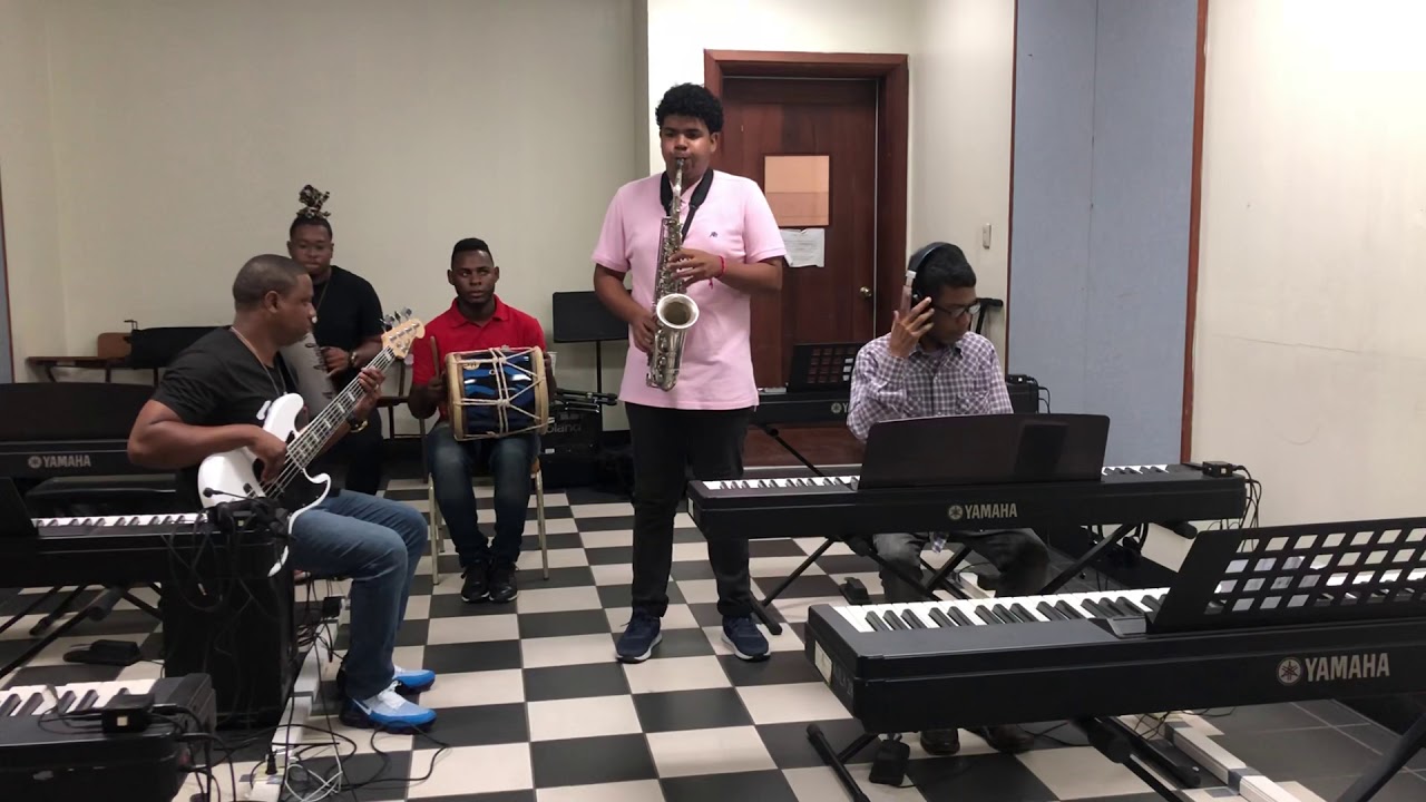 Los Saxofones - Tavito Vásquez