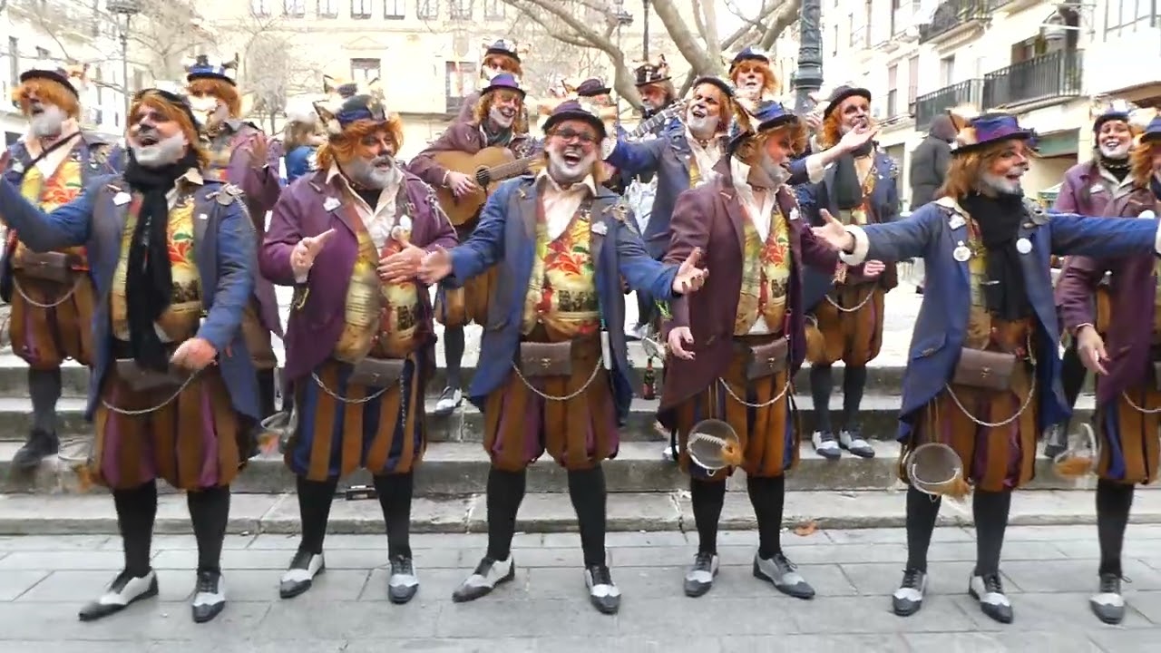 482 CARRUSEL DE AGRU. DE CARNAVAL DE ALCALA REAL EN PZA. AYUNTAMIENTO-LA PILLERIA-COMPARSA DE ALCALA