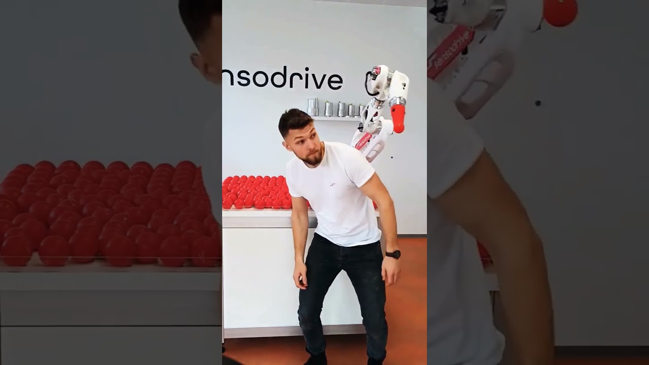 Collision Showdown: Human vs. Robot #robot #cobot #sensitivity #safety