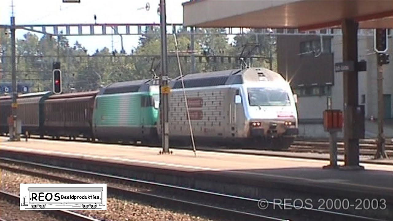 2000-2003 [SDw] 2/3 Arth-Goldau station - AMAZING Classic SBB action, passenger & freight!