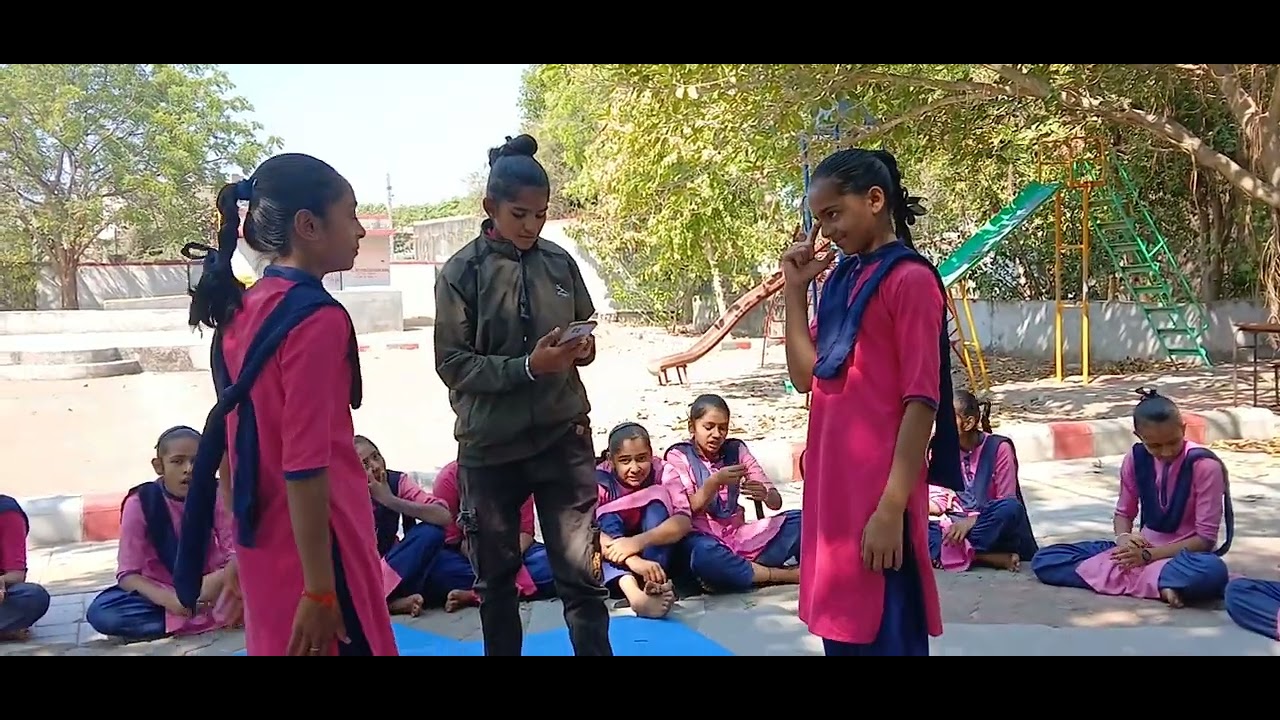 બહેનો ફા ઈ ટકરેછે.