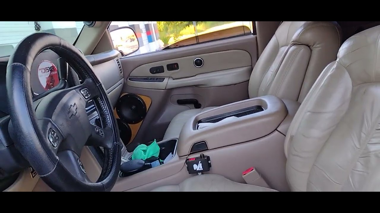 2003 suburban one of the loudest dual sub no wall set ups in the south...