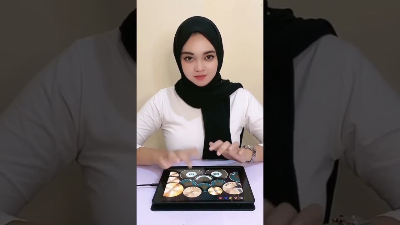 Udah Cantik Jago Main Real Drum Lagi