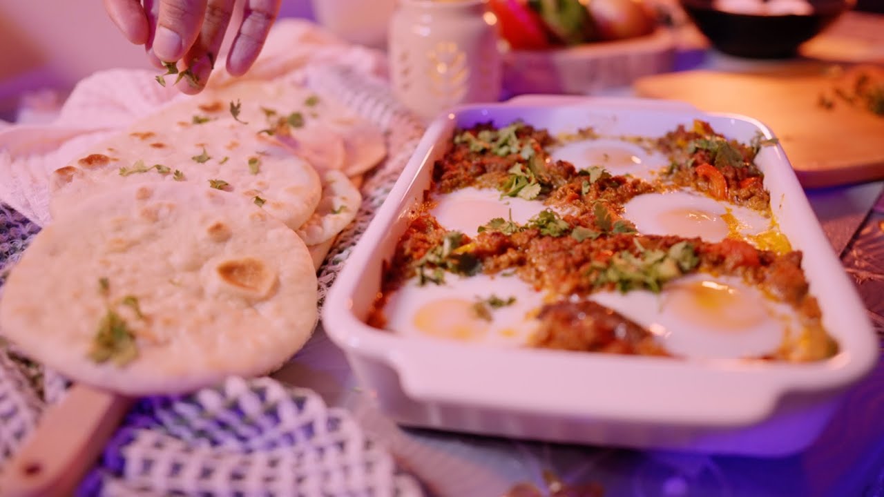Rain outside ☔️ warm comfort inside 🍞🍳Homemade pita & beef shakshuka hits different.