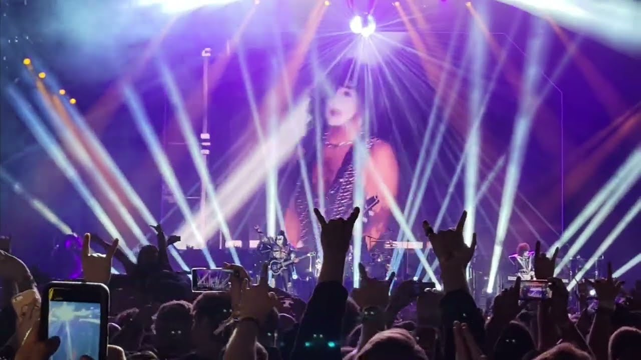 Kiss - I Was Made For Lovin' You(Live)
