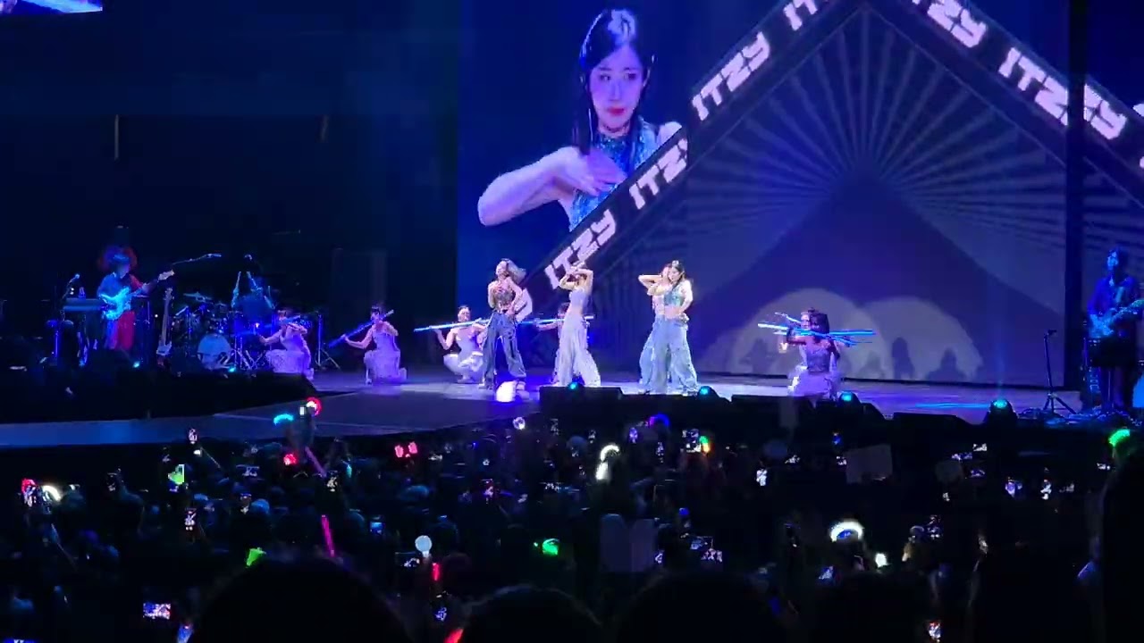 Dont Give A What + Loco - Itzy (Born To Be World Tour Santiago Chile 2024)