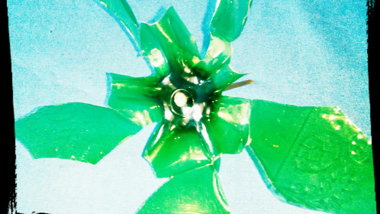 Как сделать вертушку из бутылки и гвоздя. How to make a wind turbine from a plastic bottle and nail.