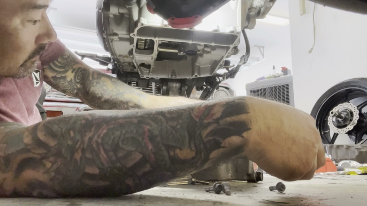 2013 Kawasaki ninja 636 extended oil pan and oil pickup install #extendedoilpan #ninja636