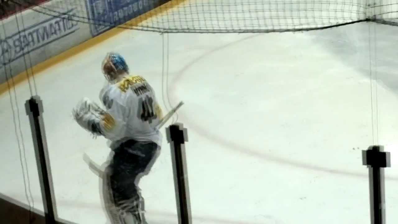 &Auml;ss&auml;t-K&auml;rp&auml;t 15.2.2014. L&auml;hikuvassa &Auml;ss&auml;-kasvatti Jussi Rynn&auml;s + K&auml;rpp&auml;fanit