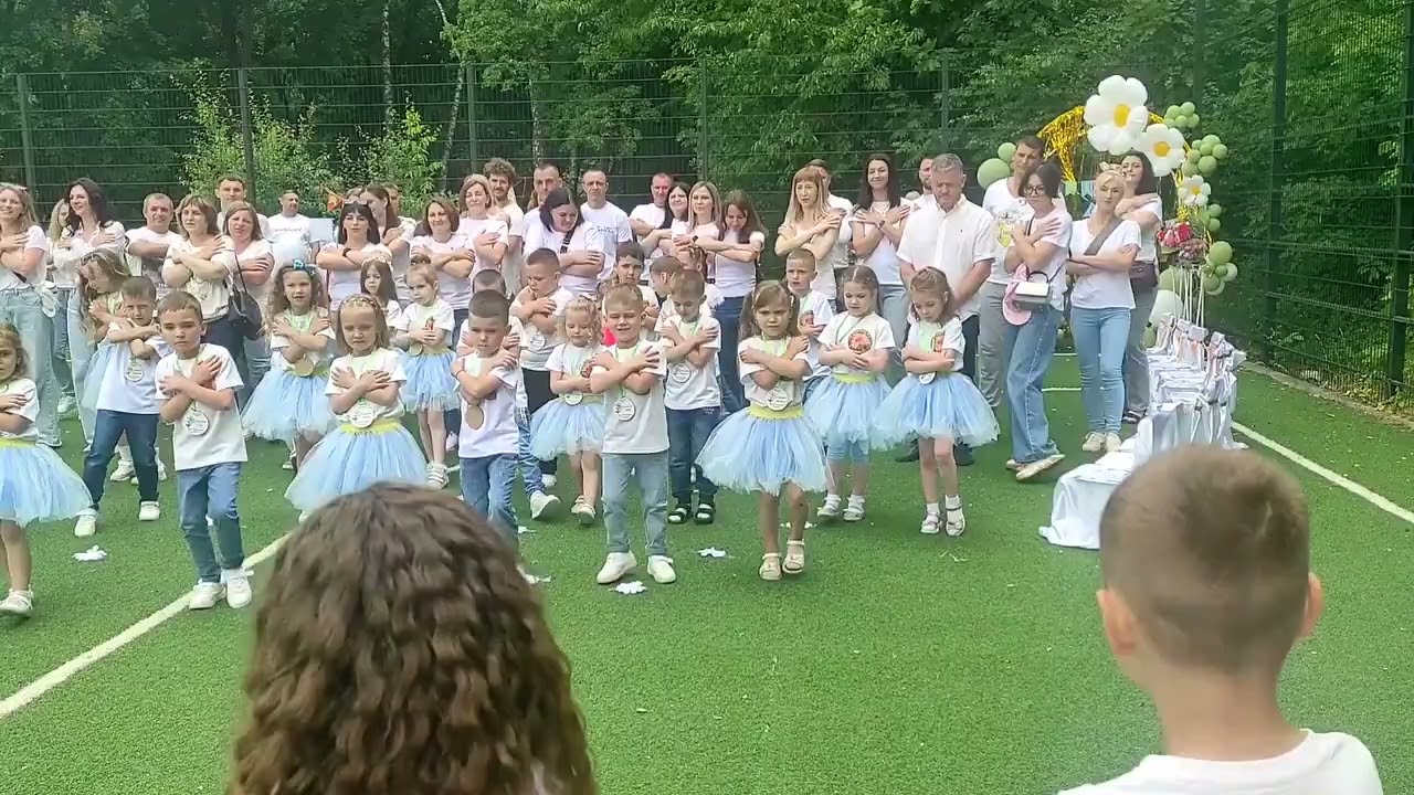 Фінальний флешмоб з батьками.   Фрагмент прощального  свята для випускників садочка.