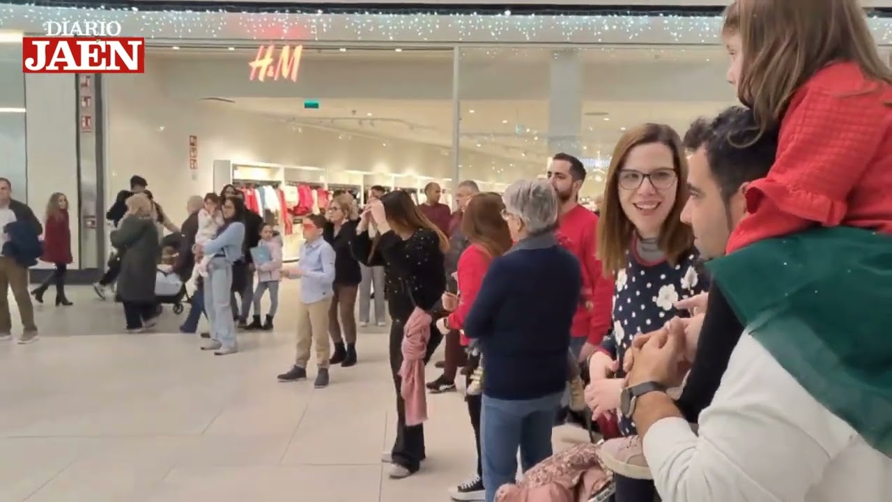 Actuación de la Orquesta La Grand Rockset, en el Centro Comercial Jaén Plaza. (14.12.2025).
