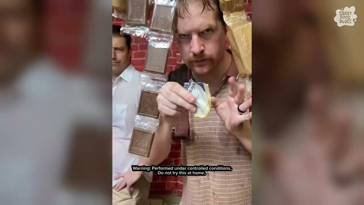 STREET FOOD STYLE: S'MORES 🍫☁️🔥😂 #streetfood #comedyvideo #funny #funnyvideo