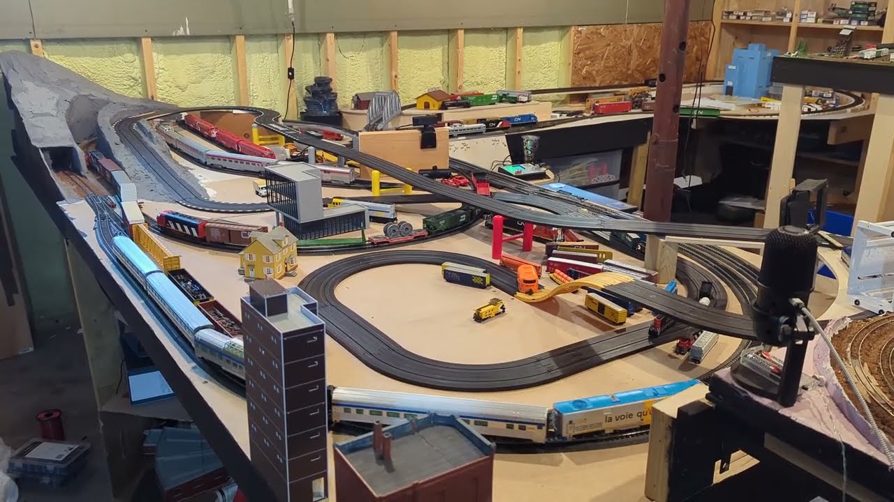 More of Just Trains! - 5 more minutes of model trains running 