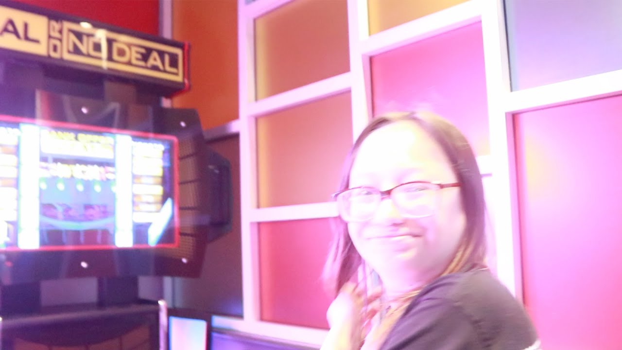 PLAYING DEAL OR NO DEAL IN SHAKEY'S ARCADE