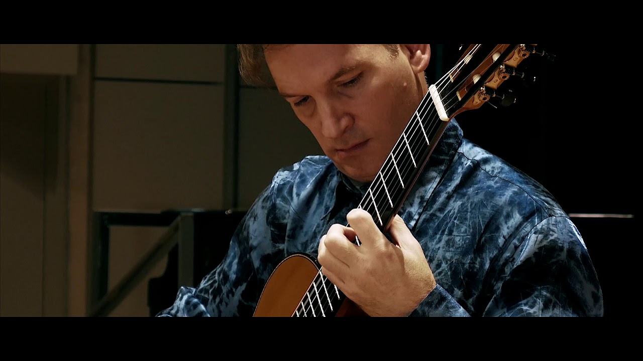 Marco Tamayo plays Prélude, J. S. Bach, BWV 1007