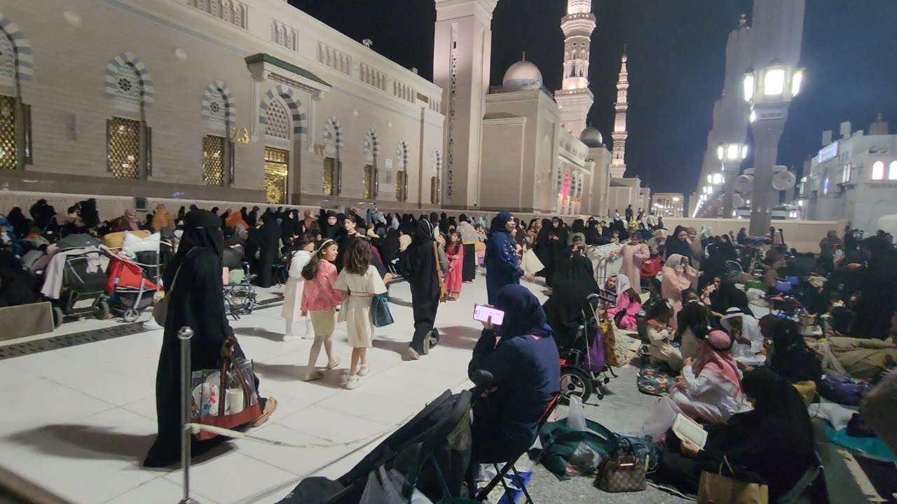 MALAM LEBARAN IDUL FITRI DI MASJID NABAWI TIDAK ADA SUARA TAKBIR BEDA JAUH DENGAN DI INDONESIA